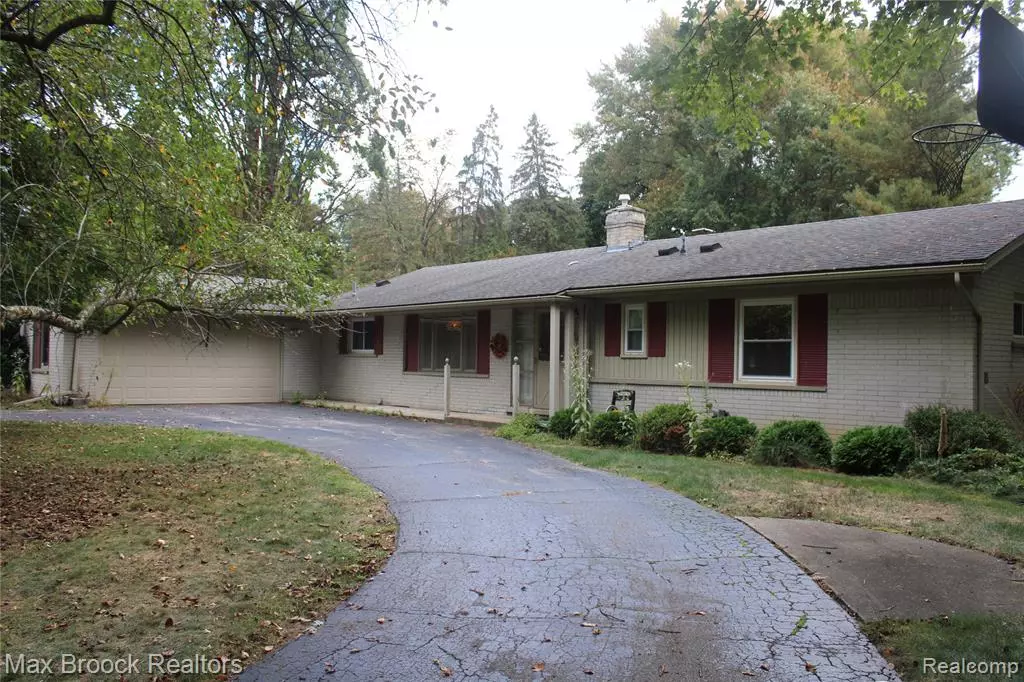 Bloomfield Hills, MI 48301,423 Dalebrook Lane