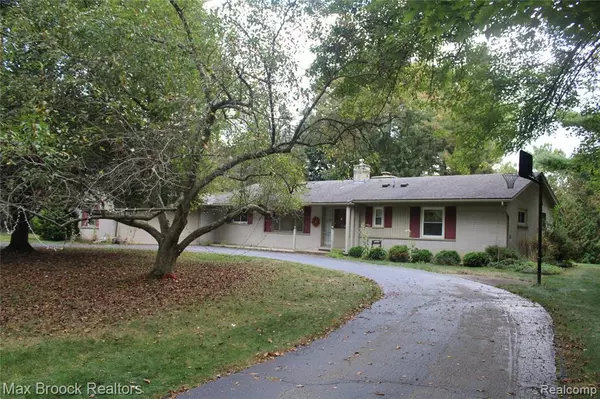 Bloomfield Hills, MI 48301,423 Dalebrook Lane