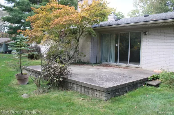 Bloomfield Hills, MI 48301,423 Dalebrook Lane