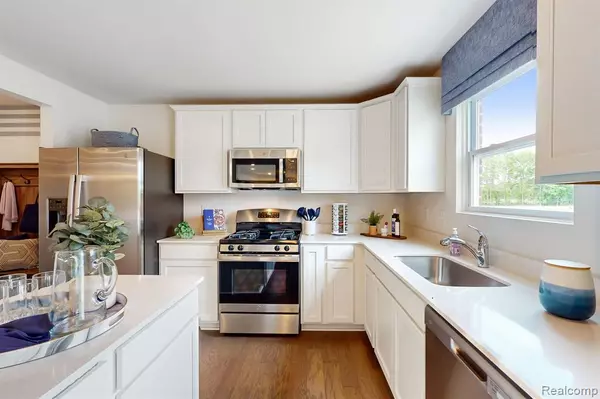Chelsea, MI 48118,706 Knollwood Bend