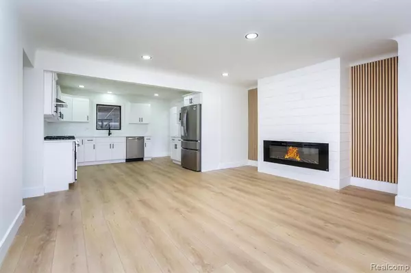 Saint Clair Shores, MI 48081,27818 Rosebriar Street