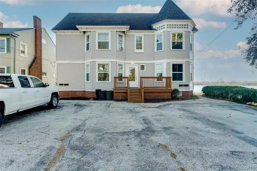 2430 Military Street, Port Huron, MI 48060