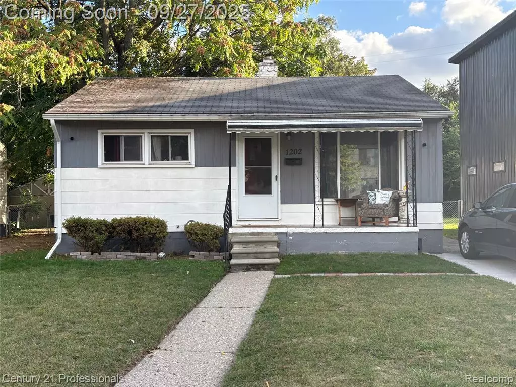 Hazel Park, MI 48030,1202 E George Avenue