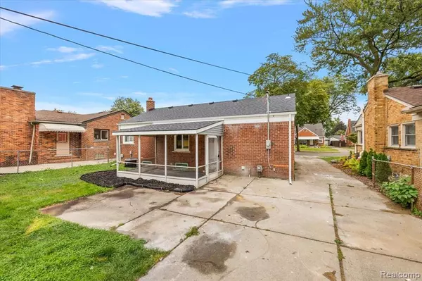 Dearborn, MI 48124,2038 Detroit Street