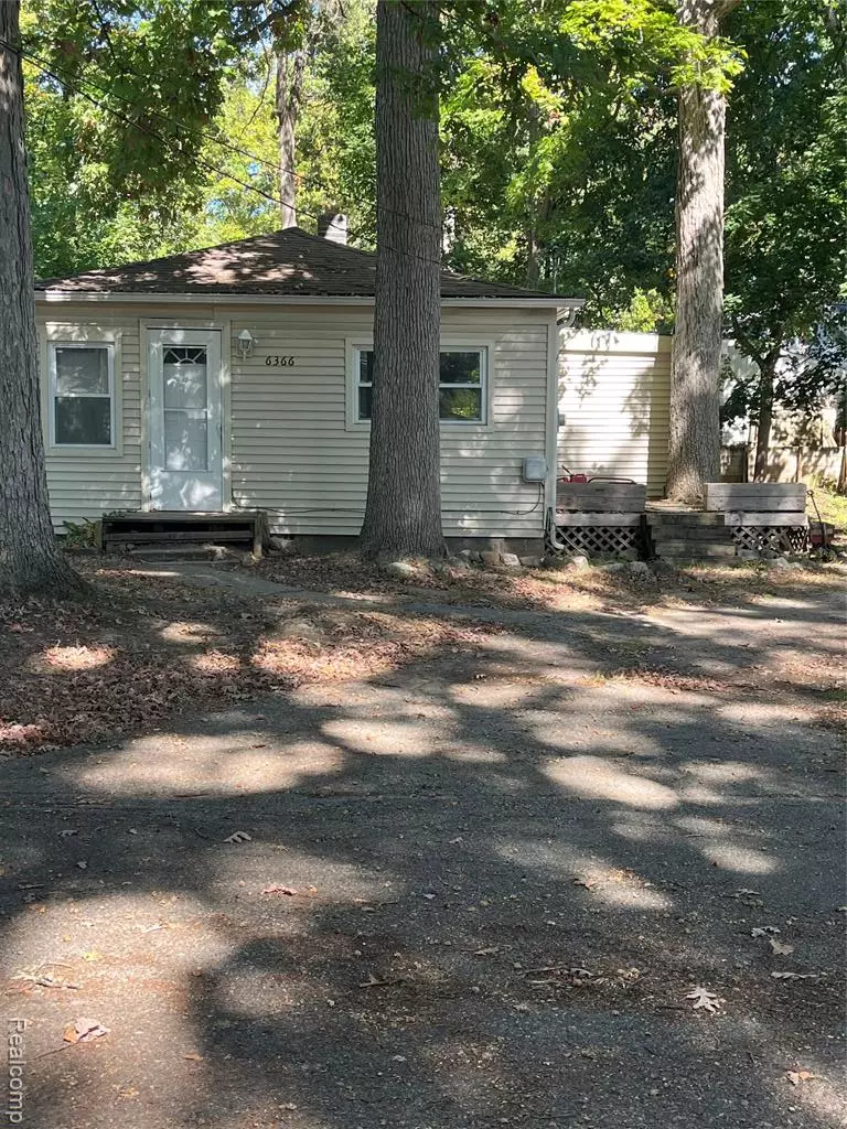Waterford, MI 48329,6366 Dellwood Drive