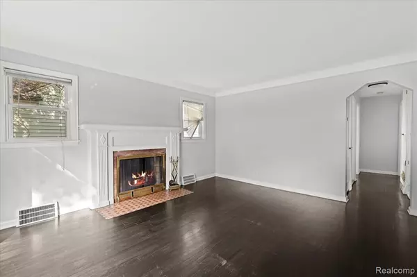 Fenton, MI 48220,630 W Troy Street