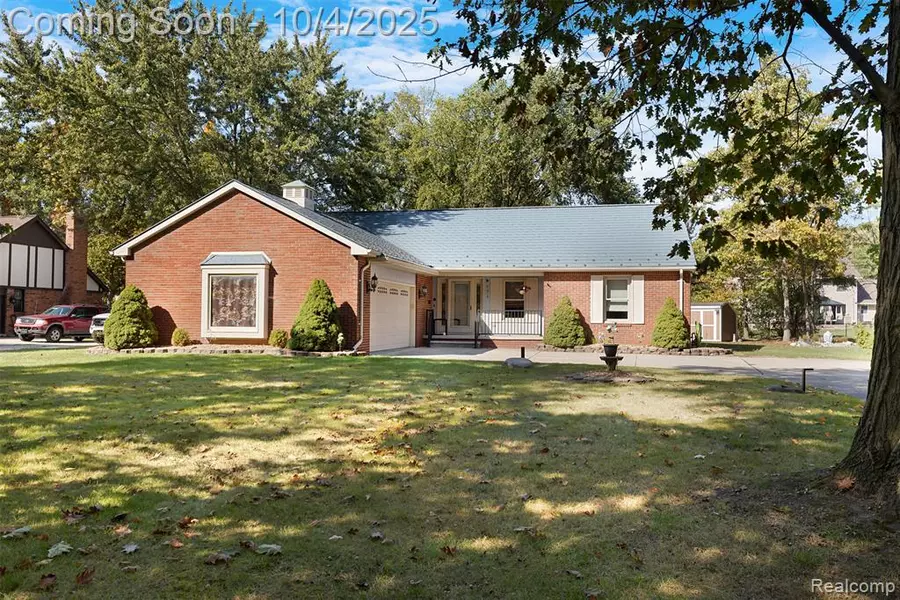 8614 Island Boulevard, Grosse Ile, MI 48138