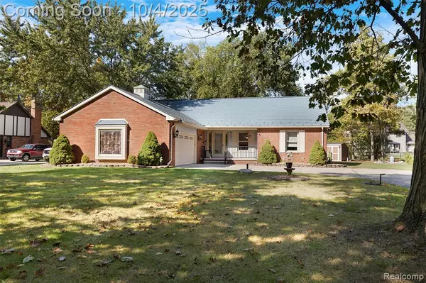 8614 Island Boulevard, Grosse Ile, MI 48138