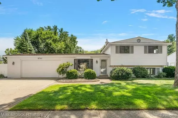 8741 Buffalo Drive, Commerce Twp, MI 48382