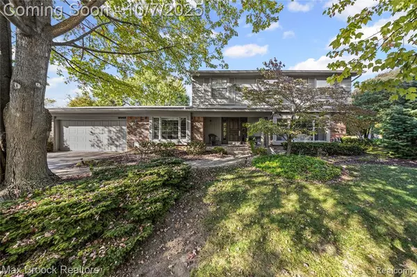 West Bloomfield, MI 48323,3142 E Bloomfield Shore Drive