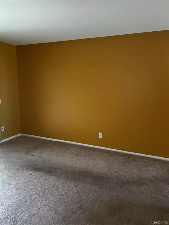 Southfield, MI 48075,21450 Evergreen Road