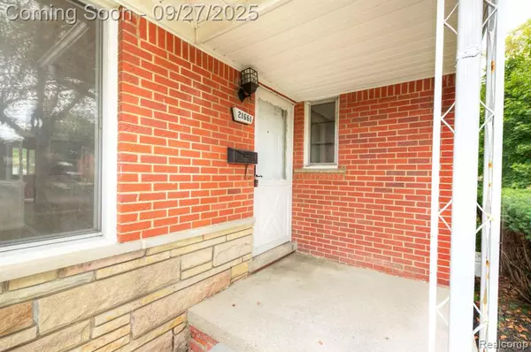 Oak Park, MI 48237,21661 Cloverlawn Street