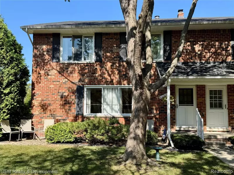 42246 Toddmark Lane, Clinton Twp, MI 48038