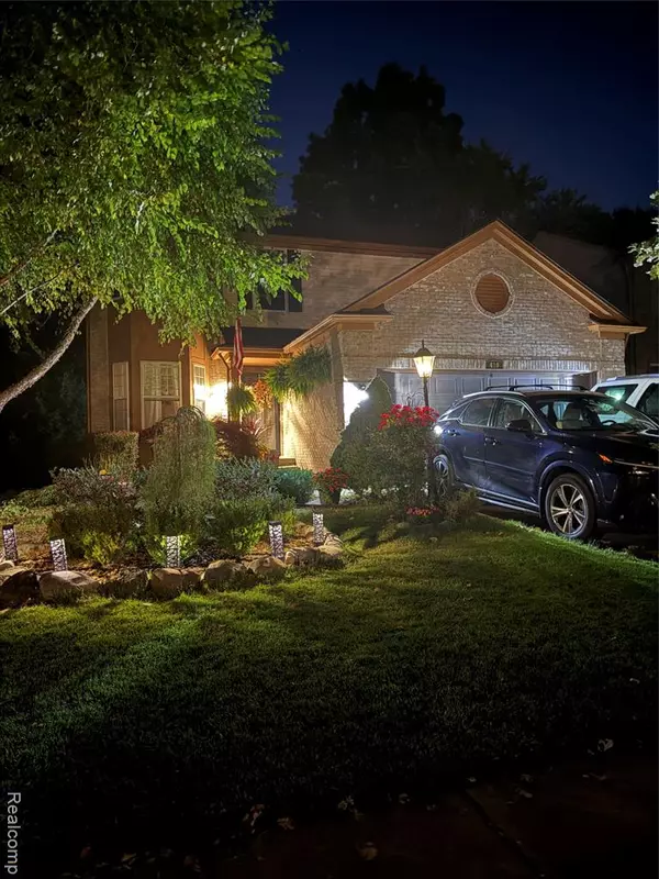 Holly, MI 48442,419 Otter Run Road