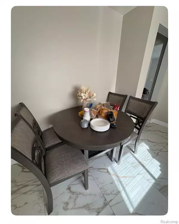 Dearborn Heights, MI 48127,6431 CENTRALIA Street