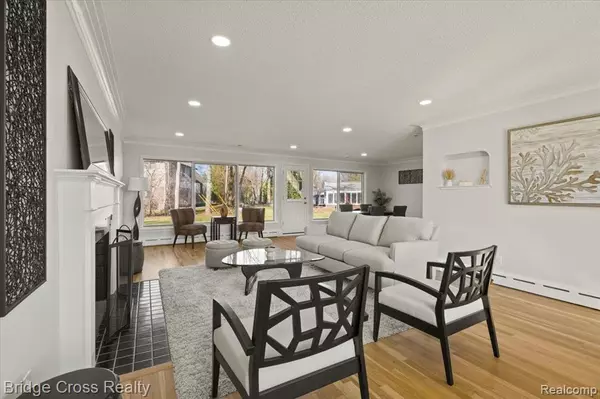 Bloomfield Hills, MI 48302,95 HILLSDALE Road