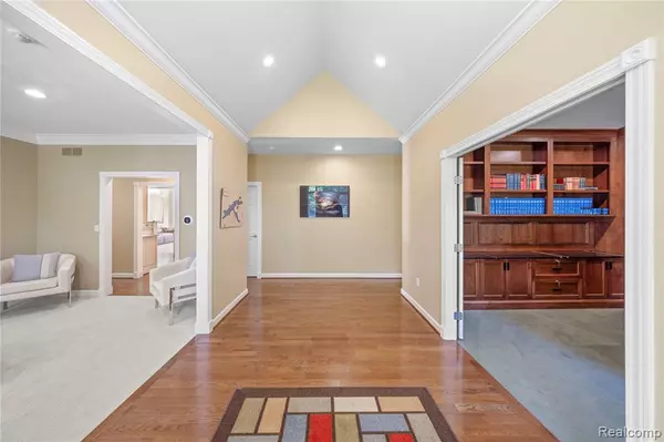 Farmington Hills, MI 48331,28468 SCHROEDER Street