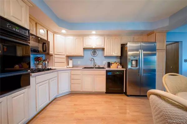 Flat Rock, MI 48134,28237 W Huron River Drive