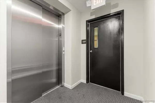 Shelby Twp, MI 48317,5656 Flagstaff Pines Drive