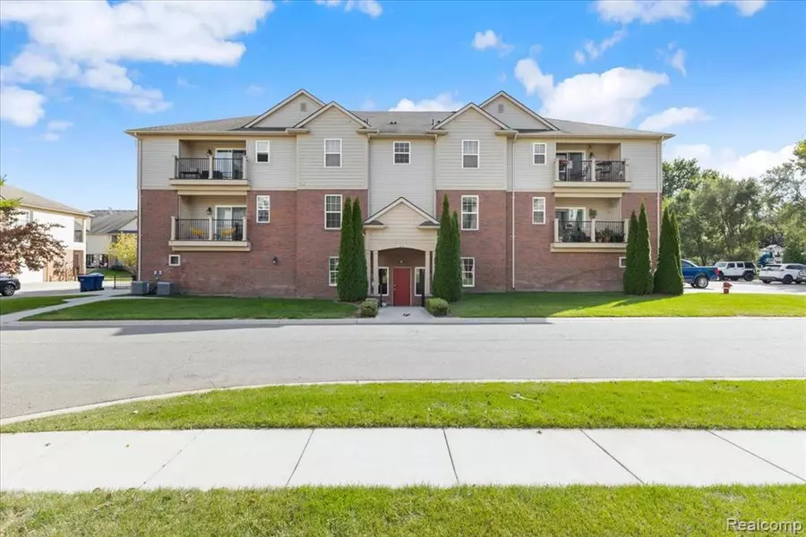5656 Flagstaff Pines Drive, Shelby Twp, MI 48317