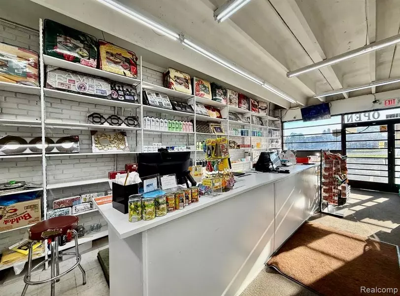 31850 Ryan Road, Warren, MI 48092