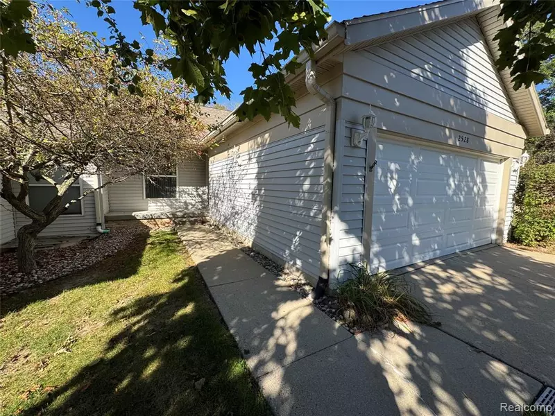 2528 Windbreak Lane, Lansing, MI 48910