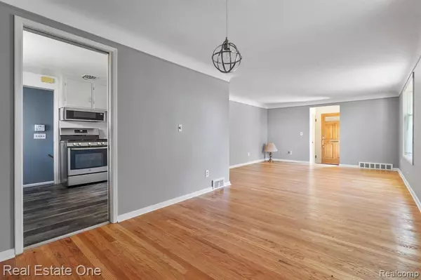 Harper Woods, MI 48225,21135 LITTLESTONE Road