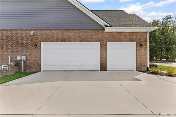 Commerce Twp, MI 48382,1930 Thorncrest Court