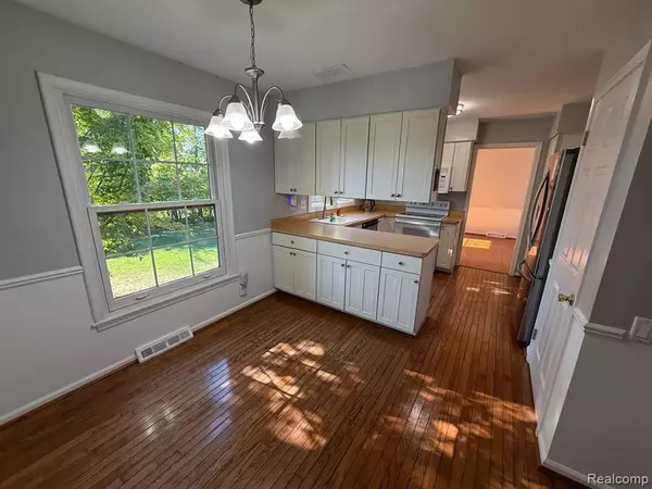 Farmington Hills, MI 48331,28721 Oak Point Drive