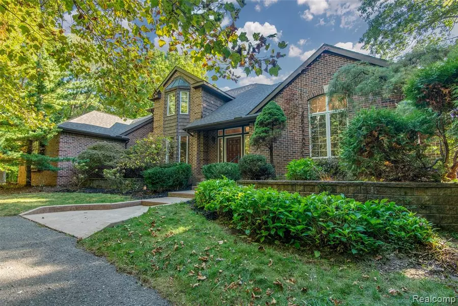 5090 Stone Oak Drive, Jackson, MI 49201