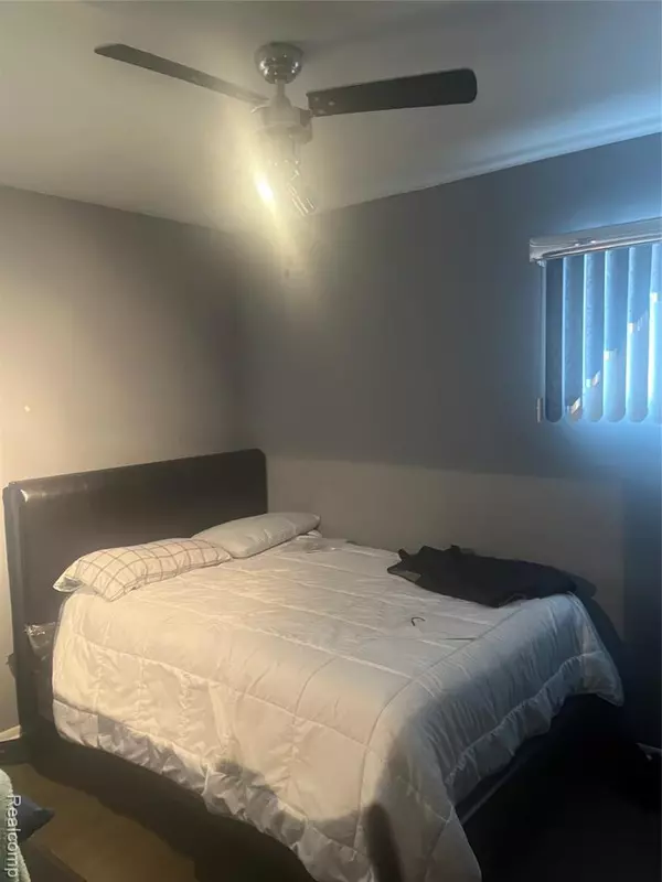 Redford, MI 48239,9325 APPLETON