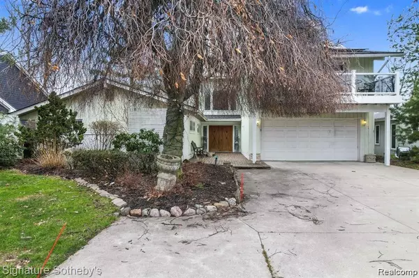 2372 Pine Lake Road, West Bloomfield, MI 48324