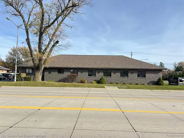 25630 LITTLE MACK Avenue, Saint Clair Shores, MI 48081
