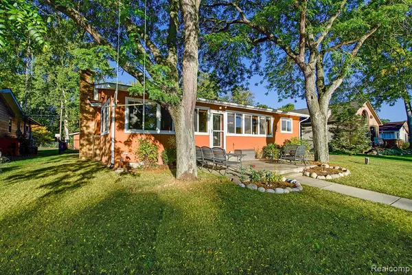 Pinckney, MI 48169,11109 Wynns Road