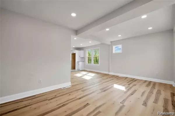 Detroit, MI 48213,13332 Maiden Street