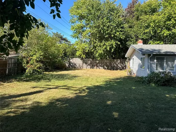 West Bloomfield, MI 48324,2216 Middlebelt Road