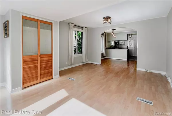 Keego Harbor, MI 48320,2918 Nagle Court