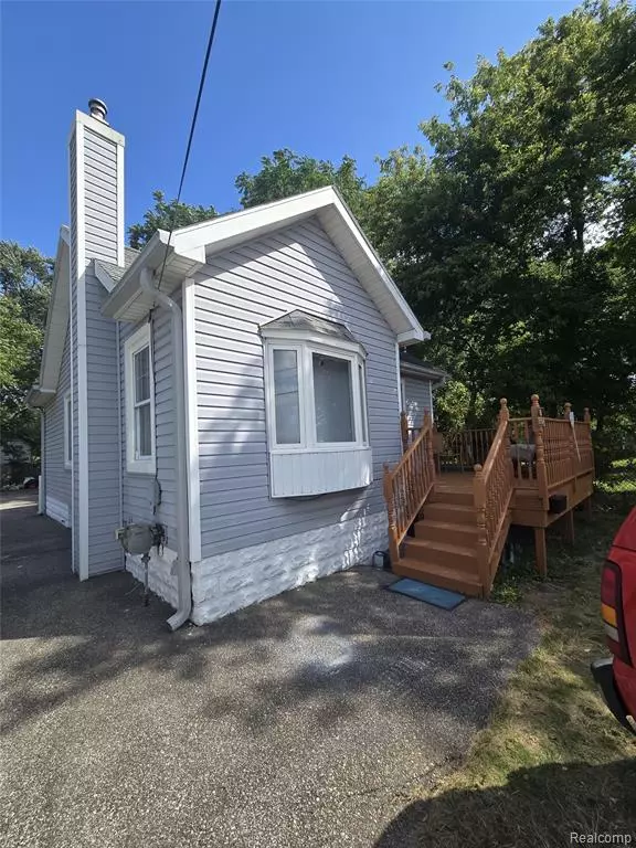3912 Western Road, Flint, MI 48506