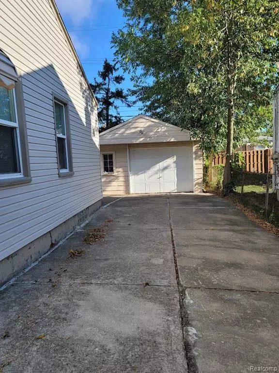 Saint Clair Shores, MI 48080,22927 CALIFORNIA Street