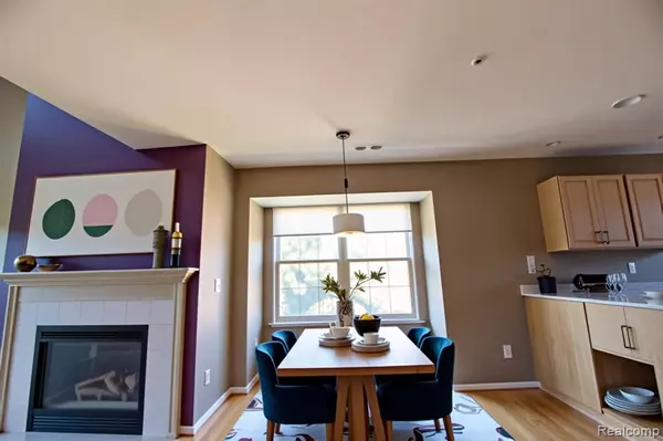 Farmington Hills, MI 48334,29294 W Glenoaks