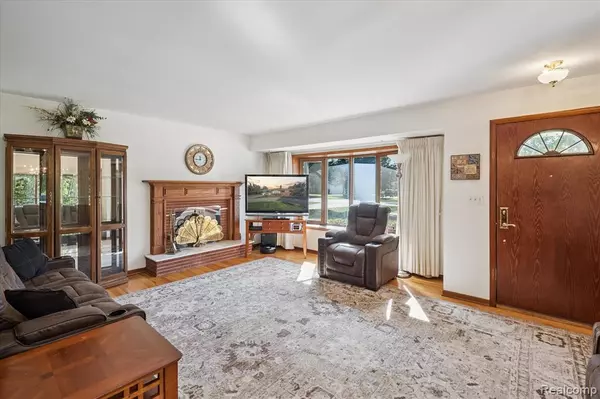 Belleville, MI 48111,49816 W Huron River Drive