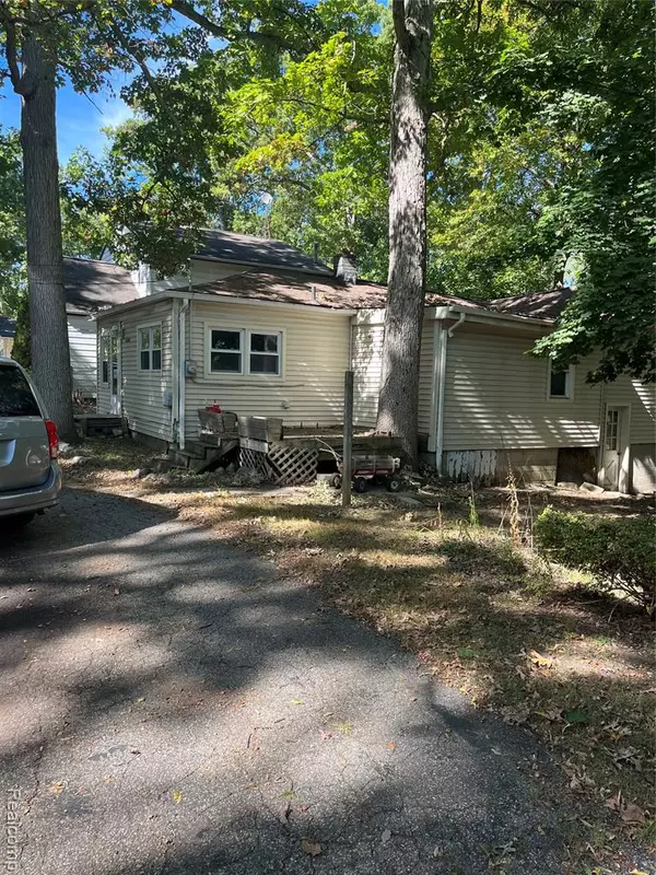 Waterford, MI 48328,00 Dellwood