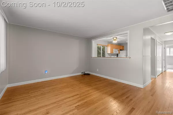 Center Line, MI 48015,8610 Central