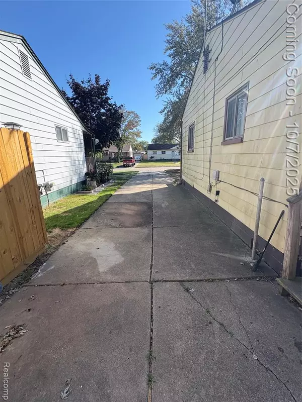 Warren, MI 48089,21733 Weller Avenue