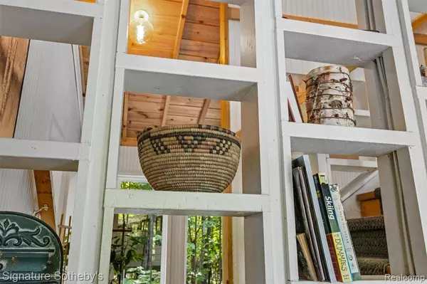 Bear Lake, MI 49646,11436 Lakeview NE Road