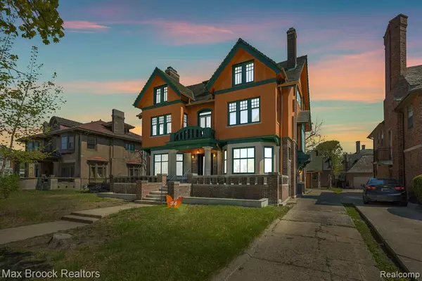 94 E BOSTON Boulevard, Detroit, MI 48202