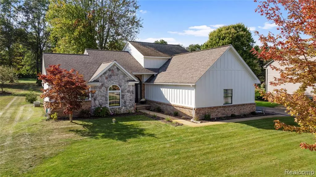 3176 Havenwood Drive, White Lake, MI 48383