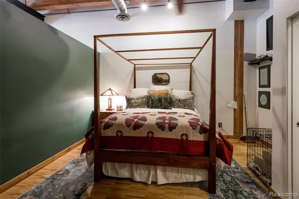 Detroit, MI 48207,200 River Place