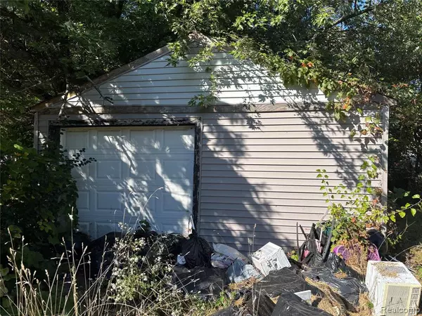 Detroit, MI 48228,7647 Greenview Avenue