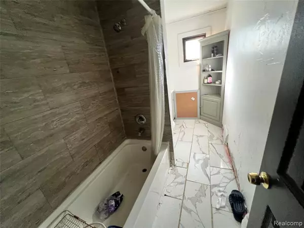 Pontiac, MI 48341,567 Highland Avenue